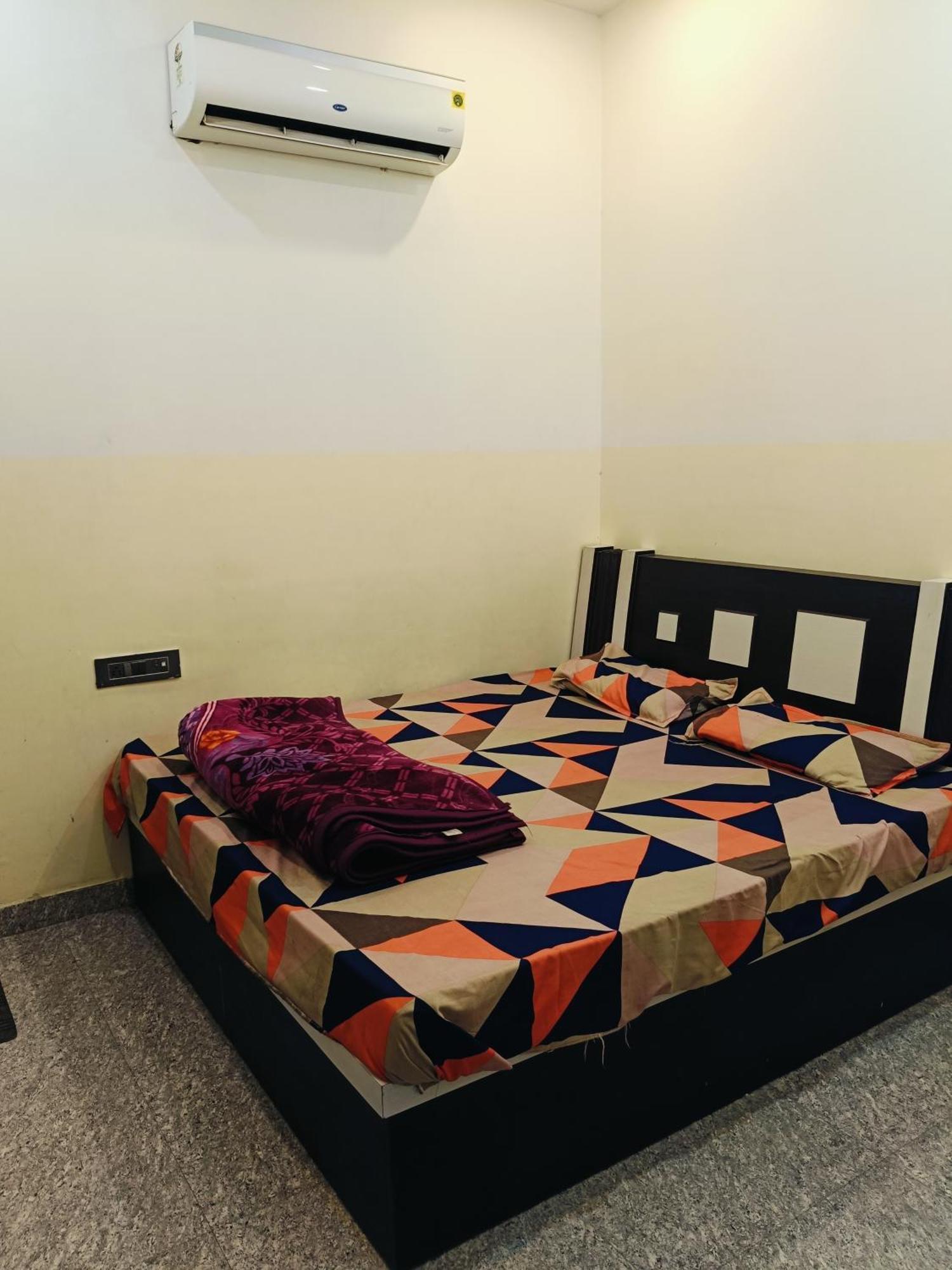 Jai Hanuman Guest House Palsana  Exterior photo